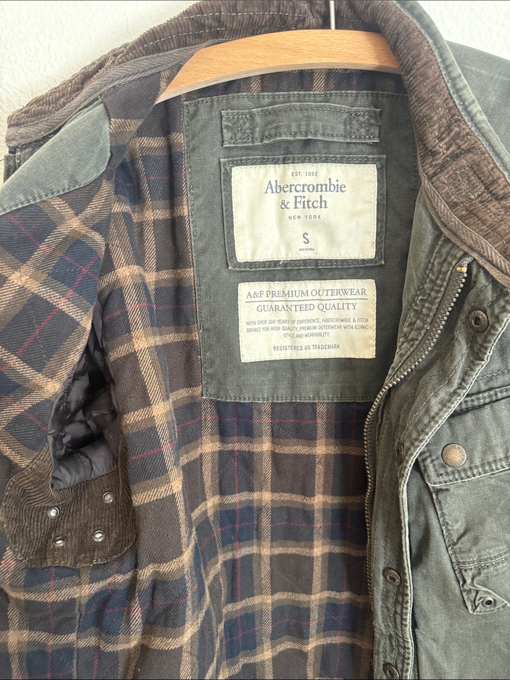 Almost Vintage (2008) Abercrombie & Fitch Men's Military Field Jacket in Olive - Picture 5 of 12